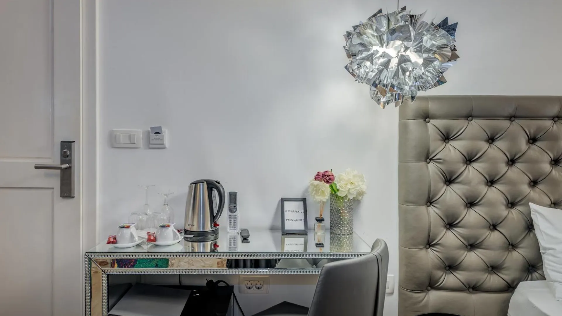 게스트하우스 The Code Luxury Rooms 스플리트